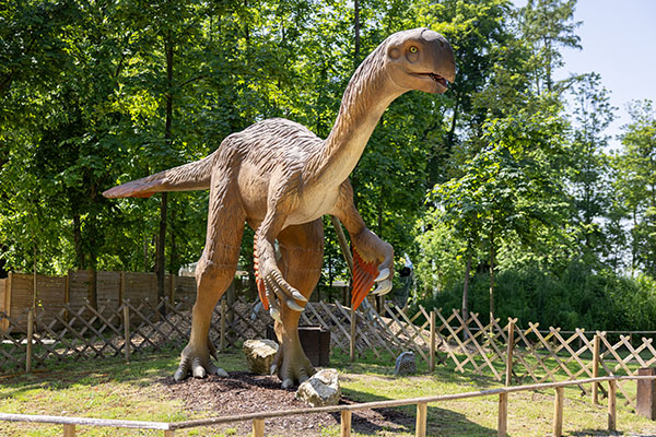 65. Gigantoraptor